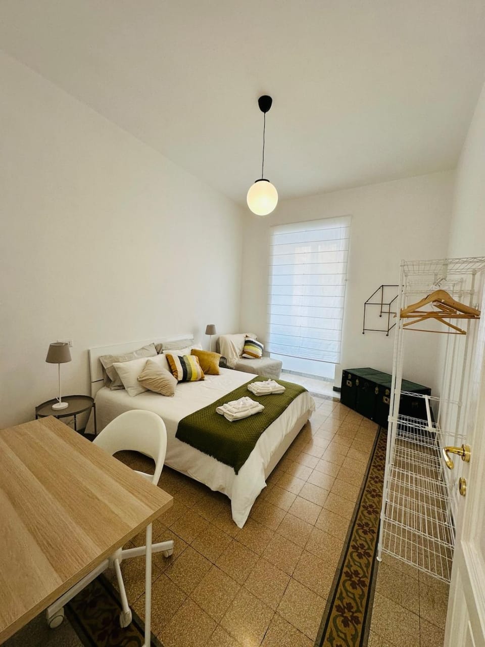 Photo of the whole room, Bedroom