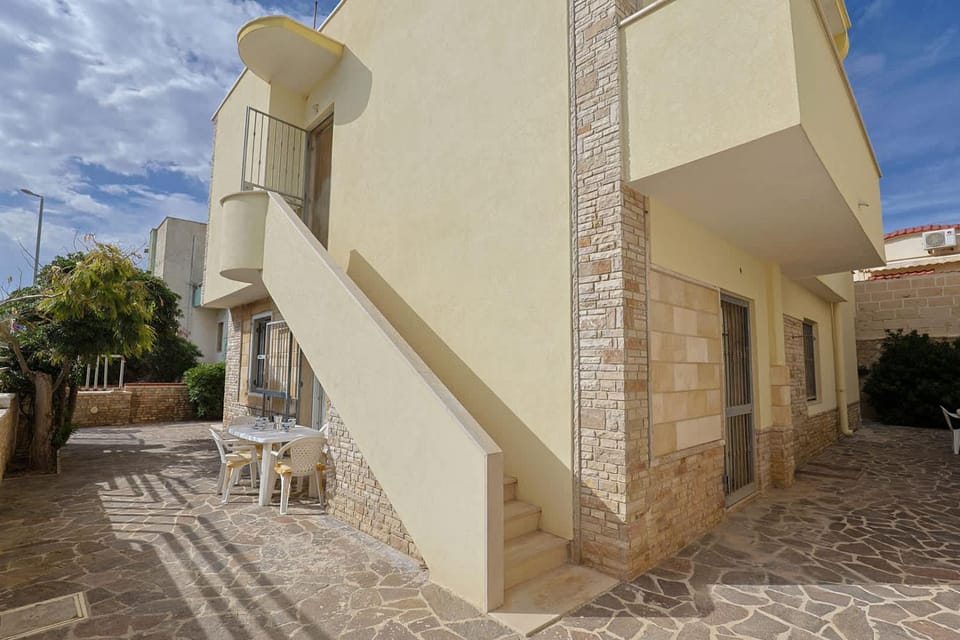 Casa Laura 1 a soli 20 mt dalla spiaggia di San Pietro in Bevagna House in Province of Taranto