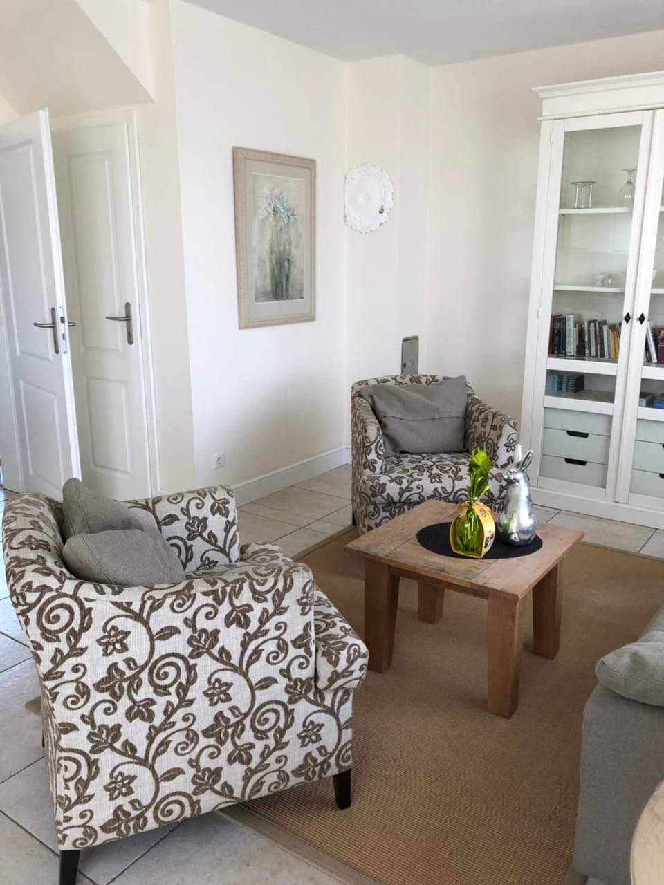 Living room, Photo of the whole room, Seating area