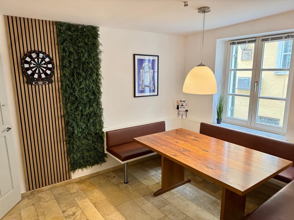 Seating area, Dining area