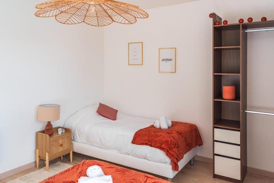 Bed, Photo of the whole room, Bedroom, towels, wardrobe