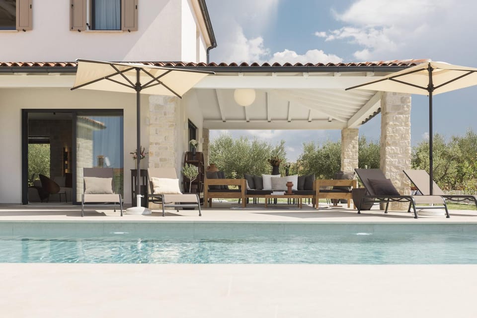View (from property/room), Swimming pool, sunbed