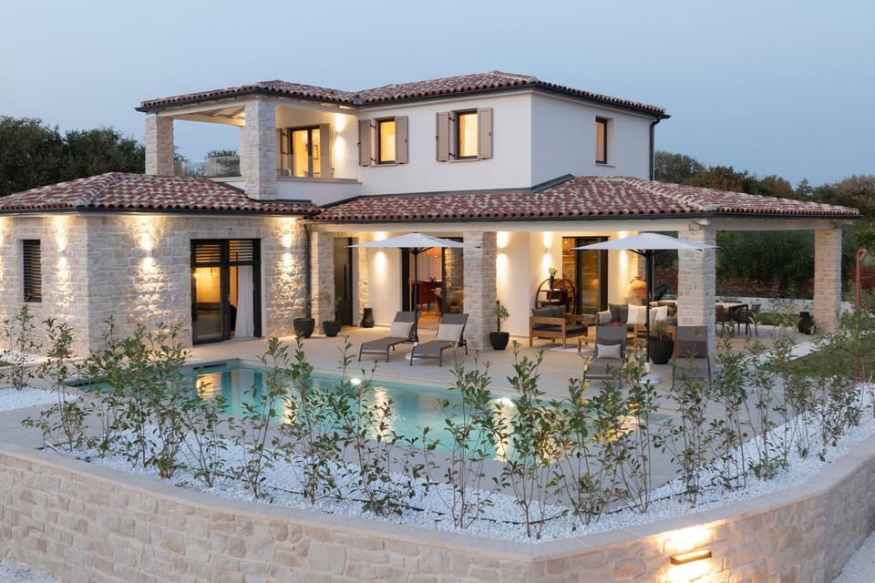 Property building, Patio, Pool view, Swimming pool, sunbed