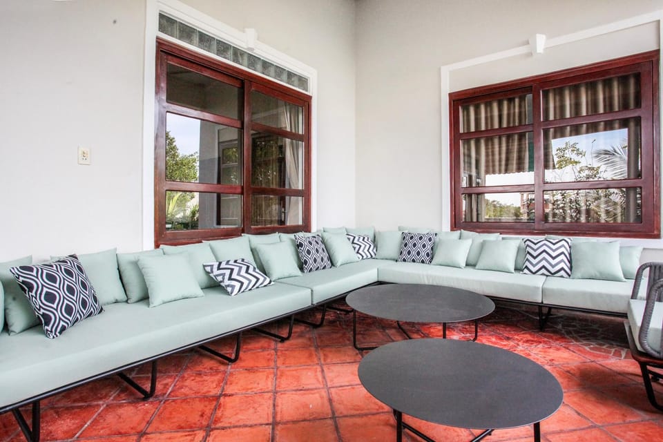 Patio, Day, View (from property/room), Balcony/Terrace, Living room, Seating area