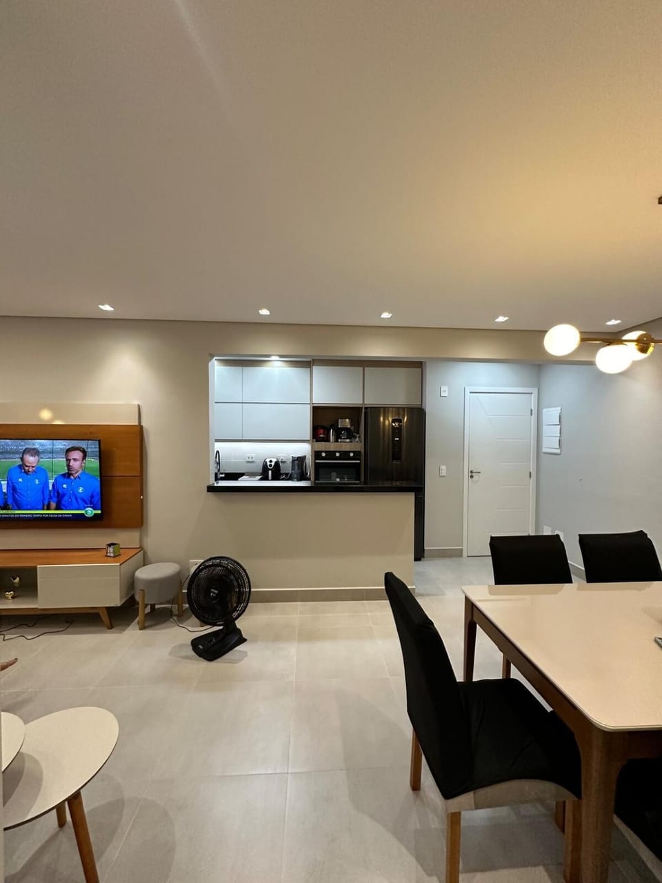 Ap varanda Gourmet na quadra da praia- apt completo com 77m2 Apartment in State of São Paulo