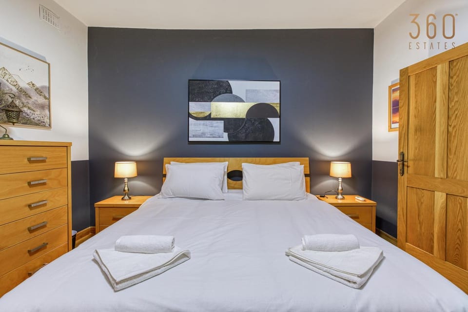 Bed, TV and multimedia, towels, wardrobe
