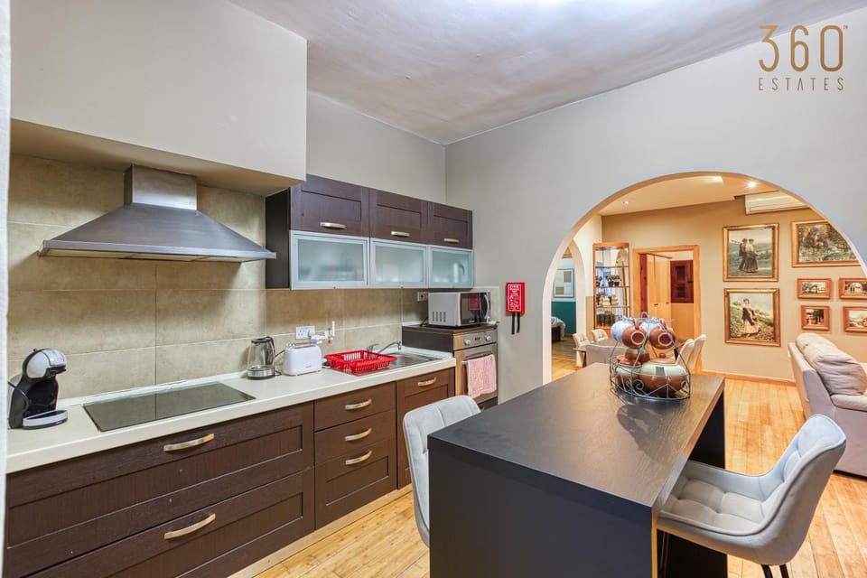 Kitchen or kitchenette, Dining area, dishwasher, minibar, pet friendly, stove