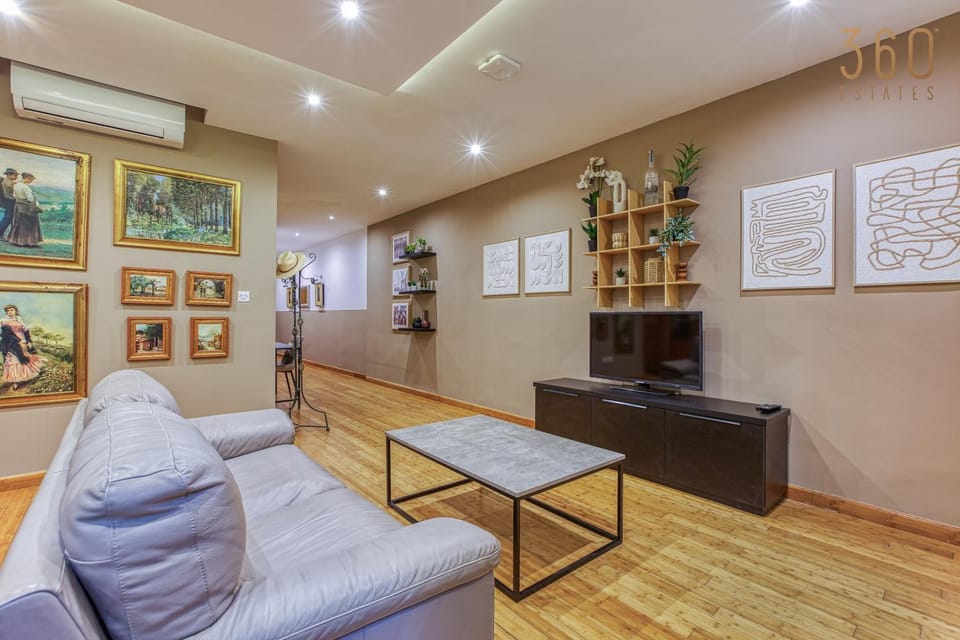 TV and multimedia, Living room, Seating area