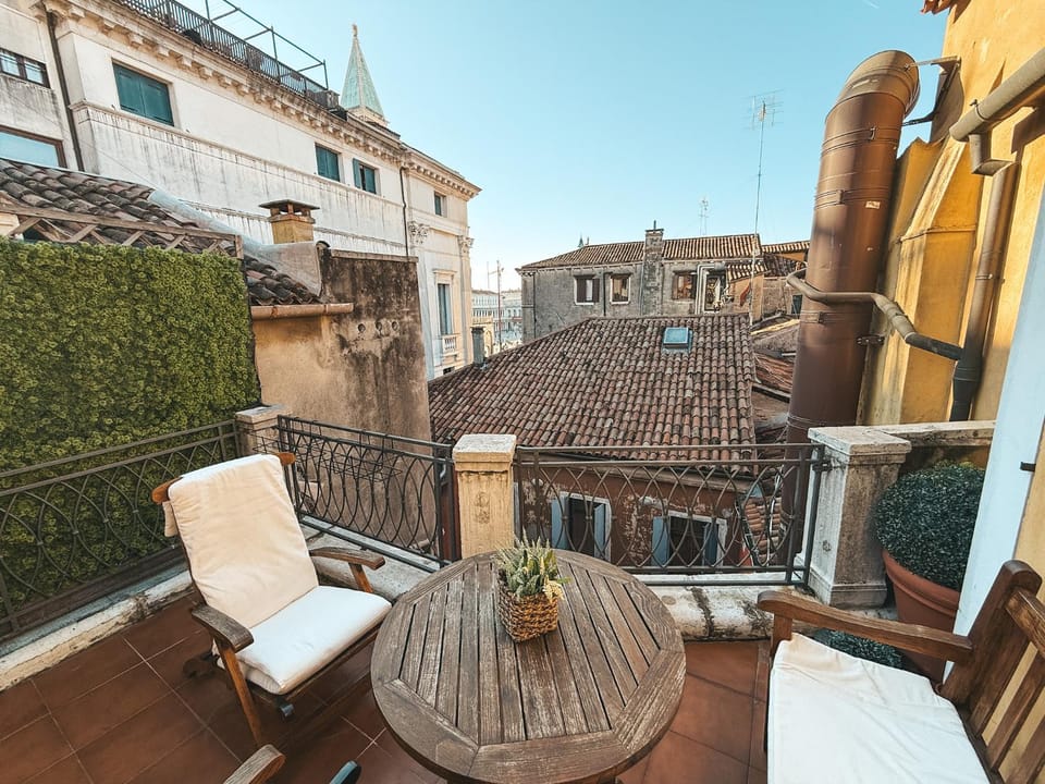 Property building, Balcony/Terrace, City view