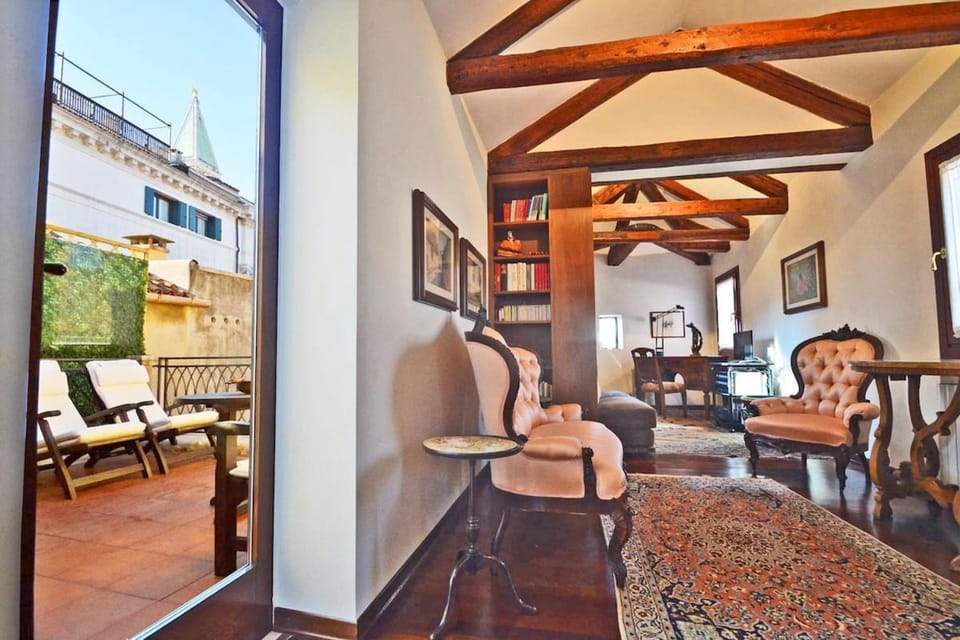 Day, Living room