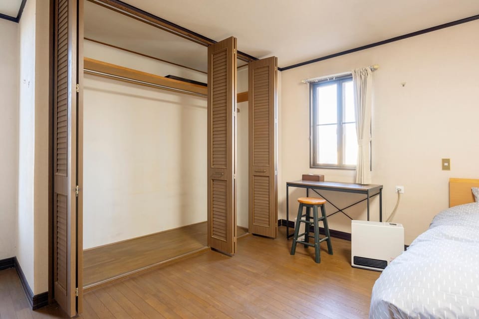Bedroom, wardrobe, air conditioner