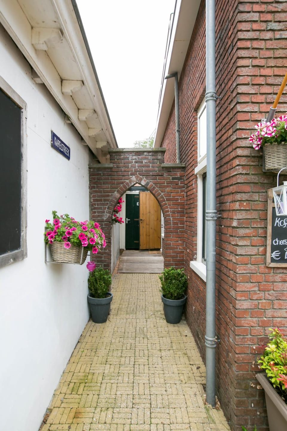 Facade/entrance, Day