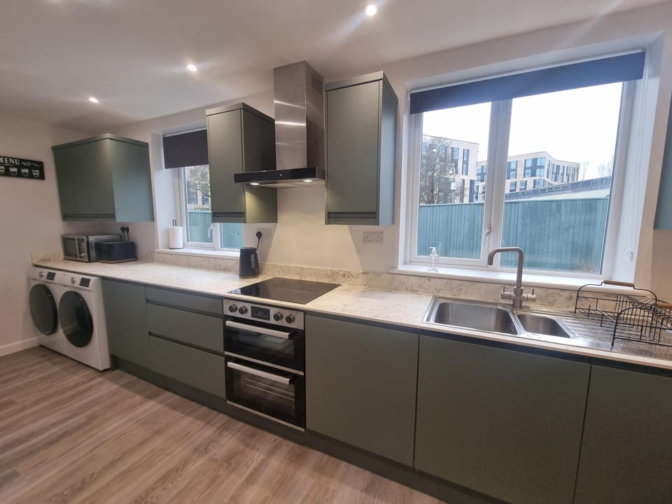 Kitchen or kitchenette, washing machine
