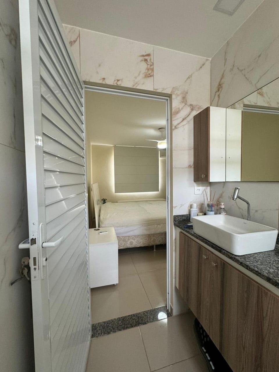 Bed, Bathroom, Photo of the whole room, Bedroom