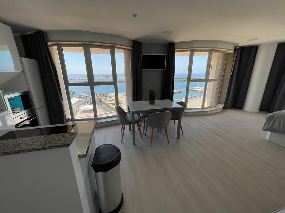Center Marina view Silver Studio Apartment in Funchal