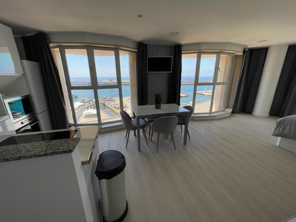 Center Marina view Silver Studio Apartment in Funchal