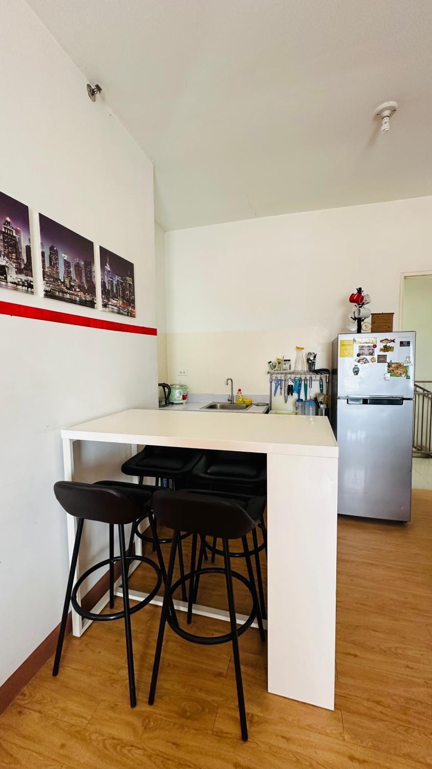 Kitchen or kitchenette, Dining area, minibar