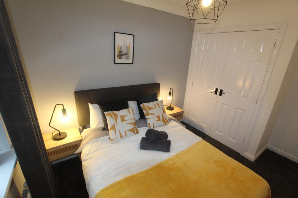 Bed, Photo of the whole room, Bedroom, wardrobe