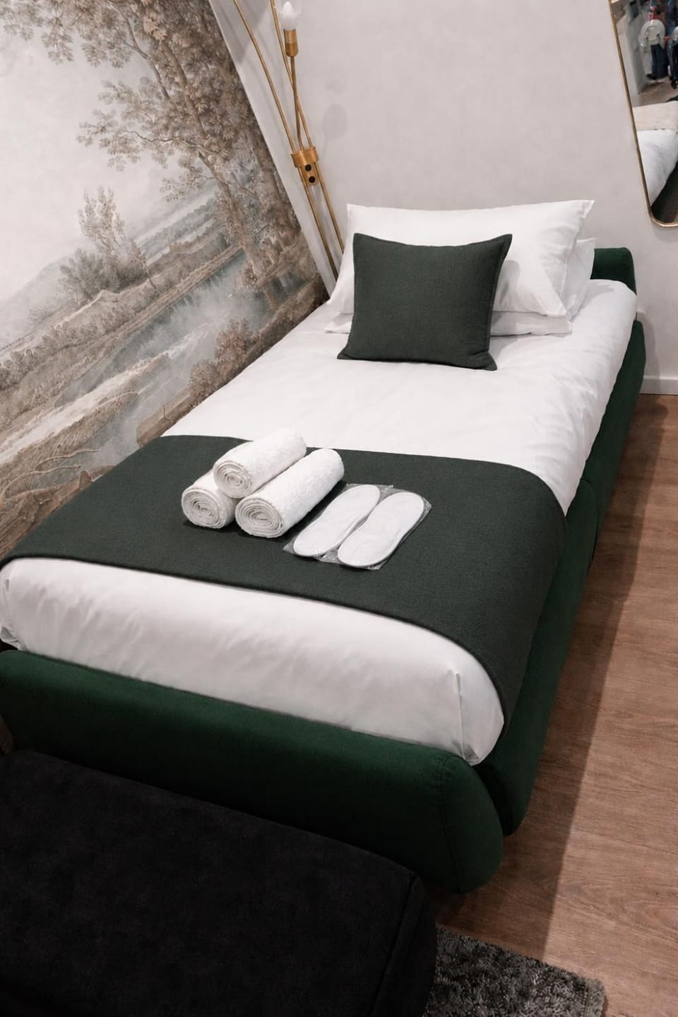 Bed, Living room