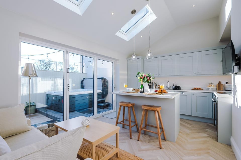 Kitchen or kitchenette, Living room
