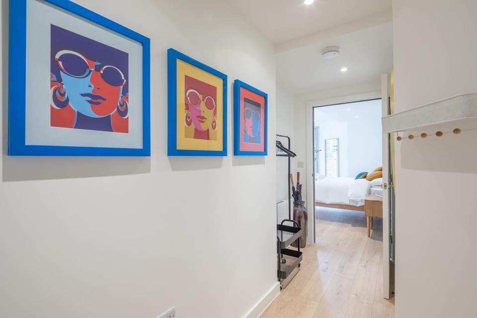 Fabulous central apt with balcony and parking Apartment in Cambridge