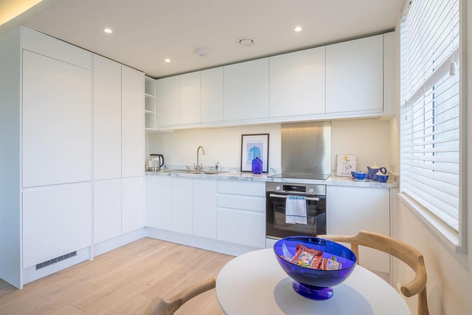 Luxury Central Apt Riverside Views and Parking Apartment in Cambridge