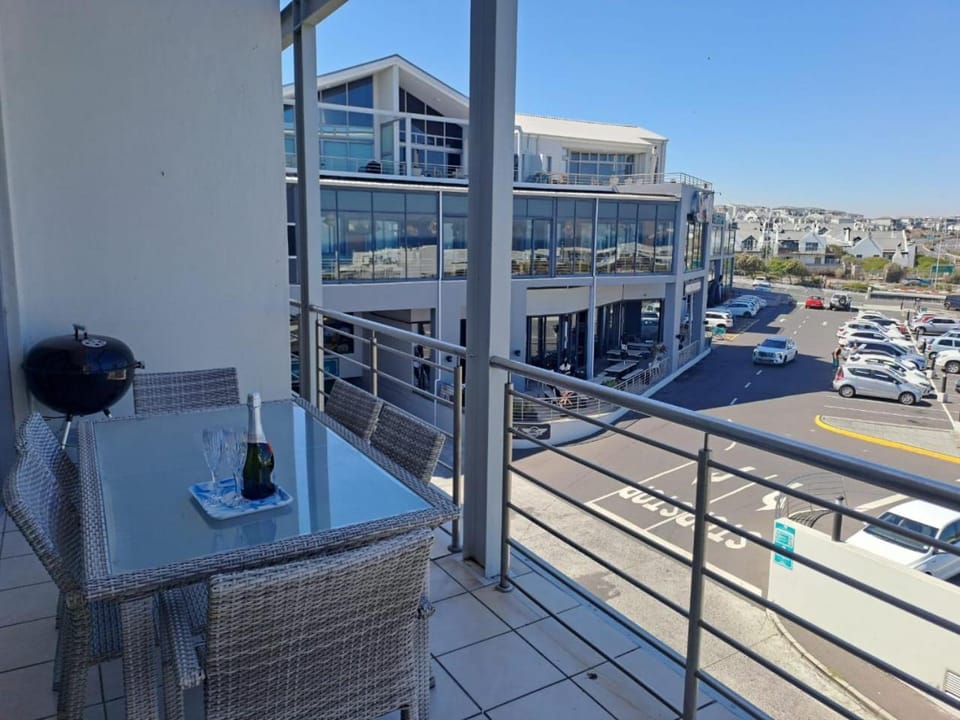 Property building, Balcony/Terrace, Street view