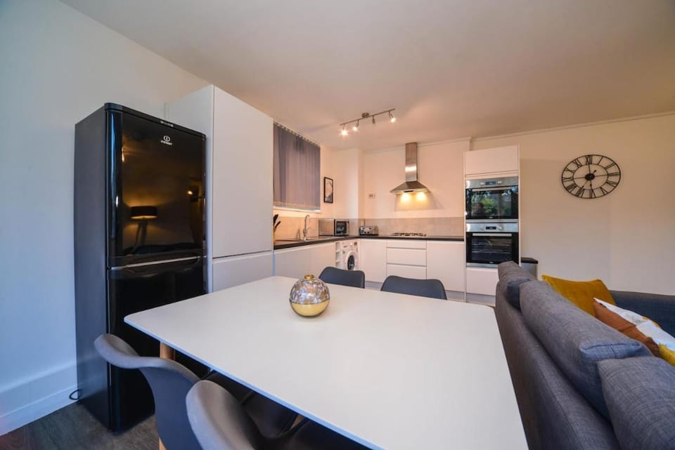 Modern 2-Bed NW London Near Camden - Great Location & Transport Apartment in London Borough of Camden