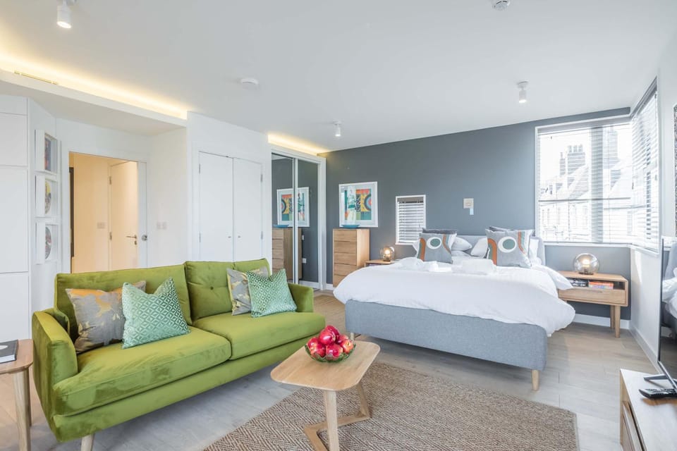 Superb Central Apt River Views and Parking Apartment in Cambridge