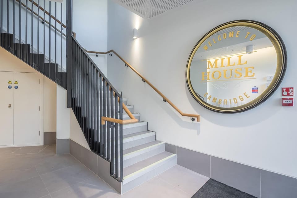 Stunning Central Apt with Balcony and Parking Apartment in Cambridge