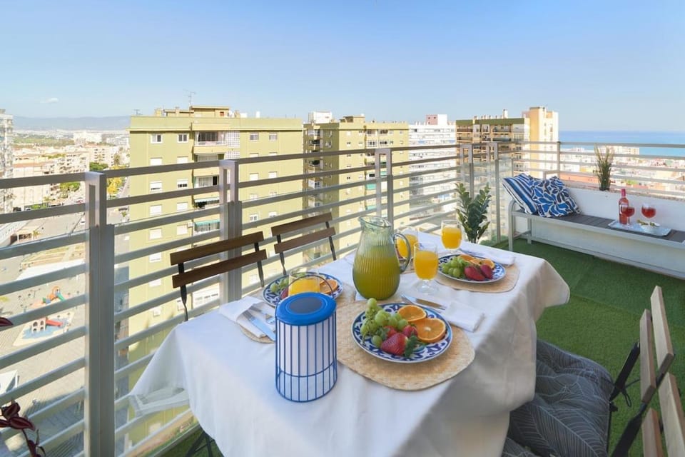 View (from property/room), Balcony/Terrace, Dining area, Sea view