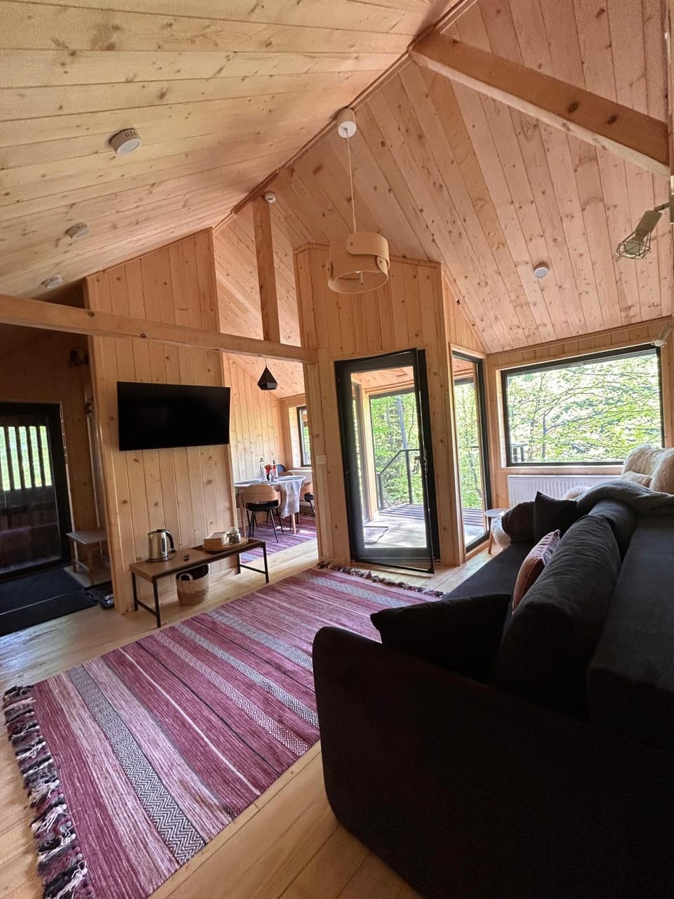 Communal lounge/ TV room, Bed, TV and multimedia, Living room, Seating area