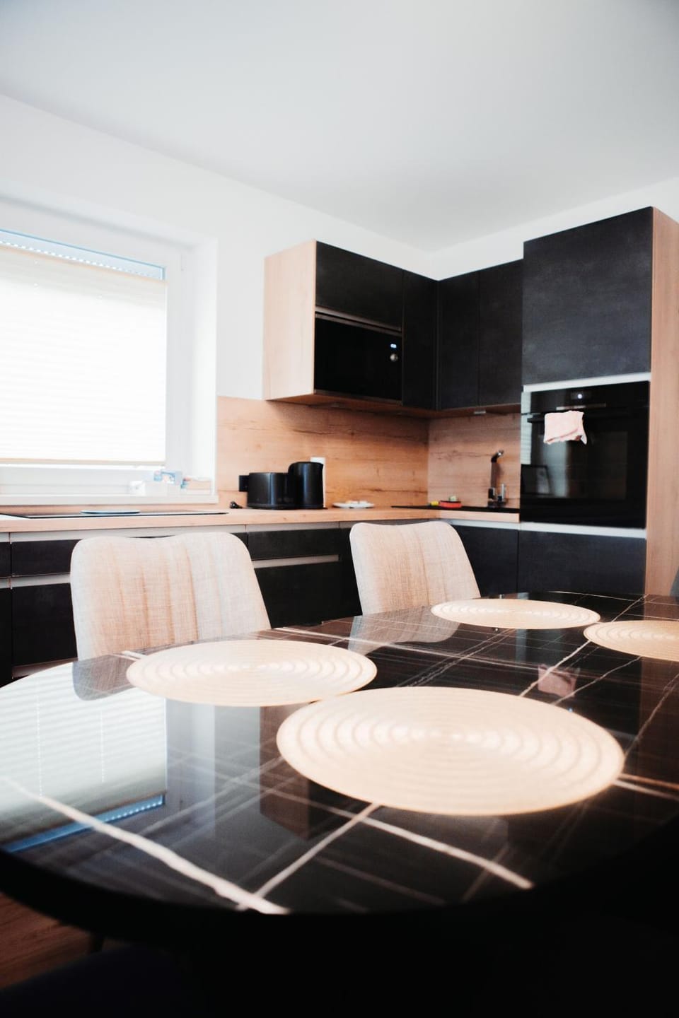 Kitchen or kitchenette, Dining area