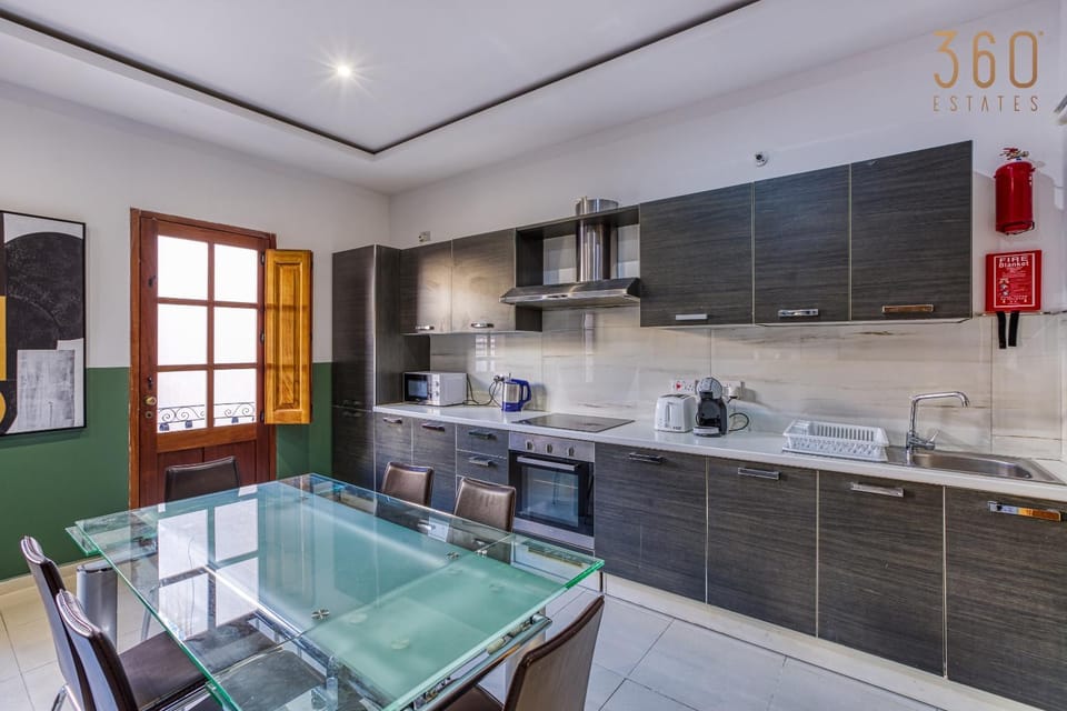 Kitchen or kitchenette, Dining area, dishwasher, minibar, pet friendly, stove, toaster