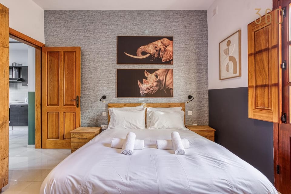 Bed, Kitchen or kitchenette, Photo of the whole room, Bedroom, towels, wardrobe