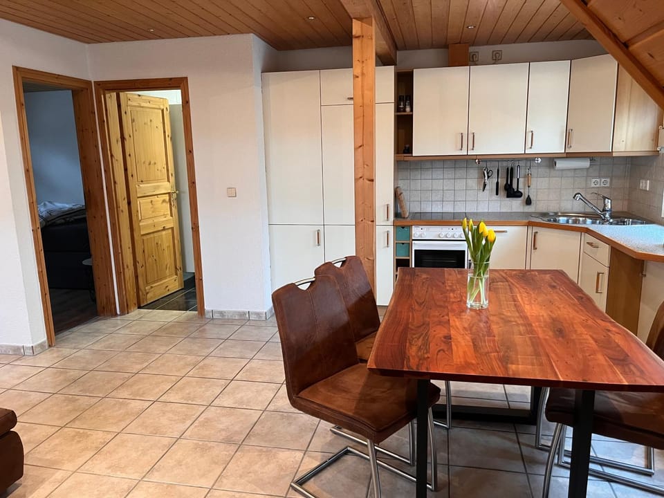 Kitchen or kitchenette, Dining area, pet friendly