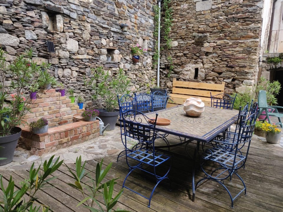 Patio, Internal: Not applicable to any particular room