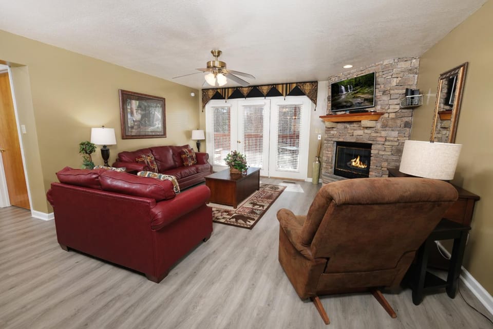 Dream Chaser Minutes from Dollywood & Downtown House in Pigeon Forge