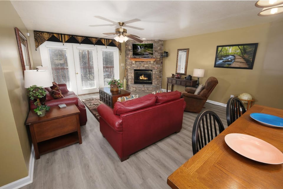 Dream Chaser Minutes from Dollywood & Downtown House in Pigeon Forge