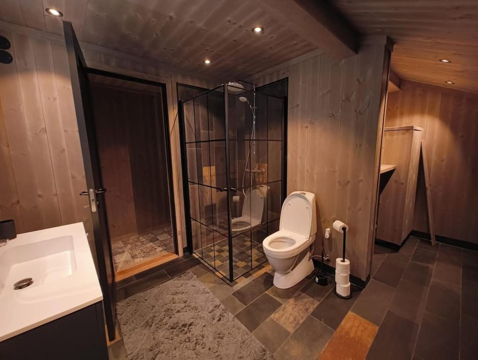 Shower, Toilet, Bathroom