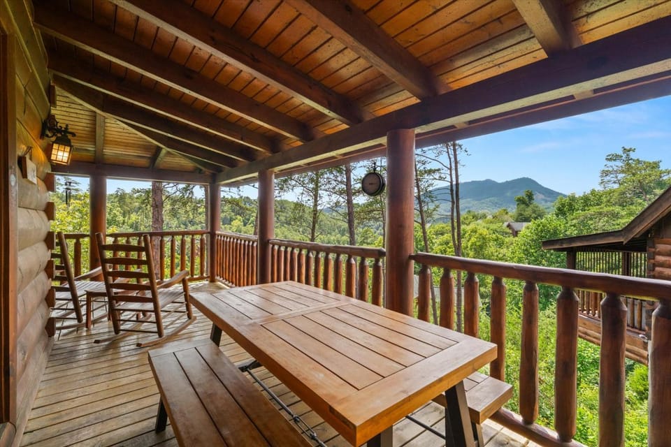 Wonderland Dream By Colonial Properties Chalet in Pigeon Forge