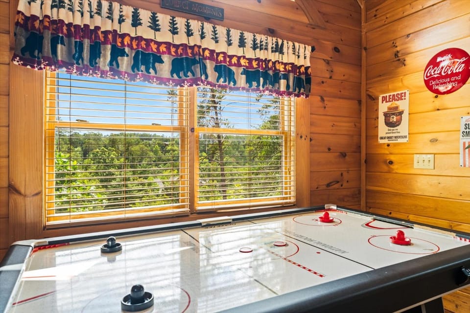 Wonderland Dream By Colonial Properties Chalet in Pigeon Forge