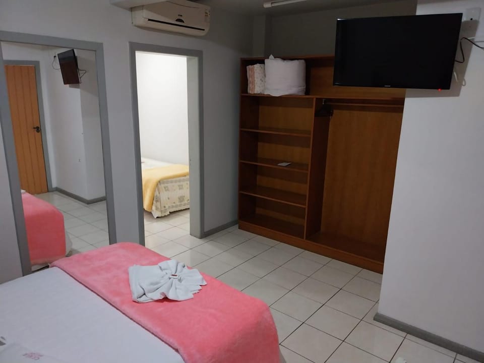 Bed, TV and multimedia, Bedroom