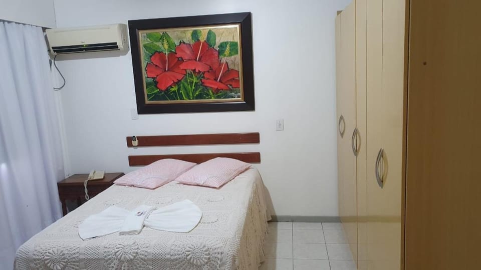 Bed, Bedroom, air conditioner