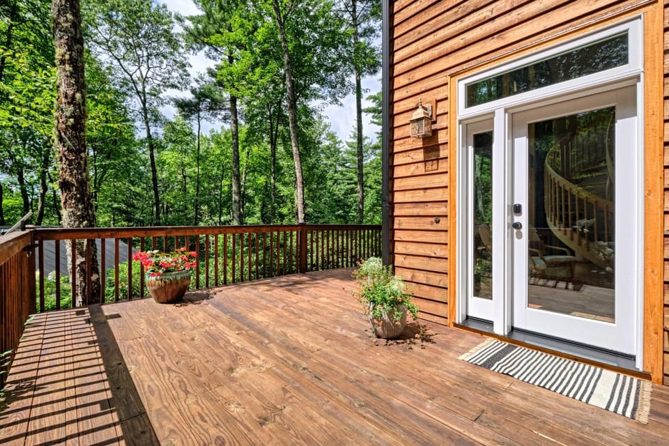 Sunlight Chalet House in Tennessee
