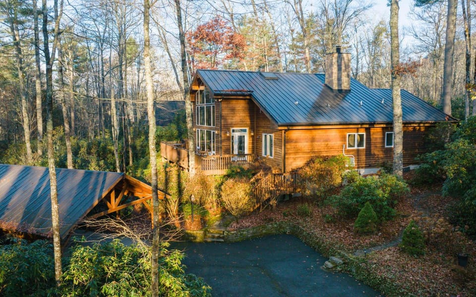 Sunlight Chalet House in Tennessee
