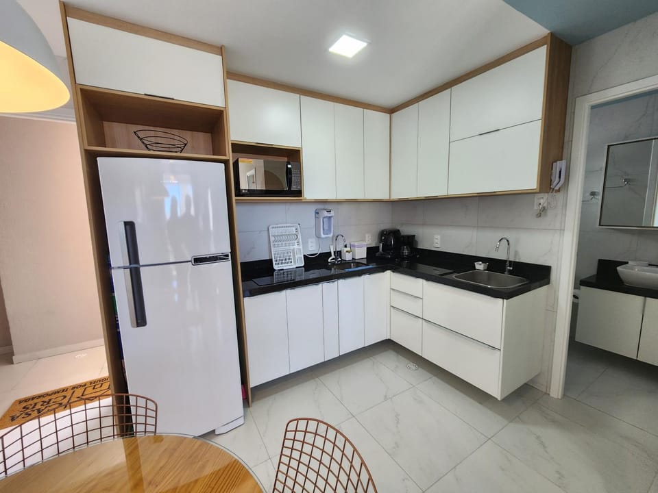 Coffee/tea facilities, Kitchen or kitchenette, locker, microwave, minibar
