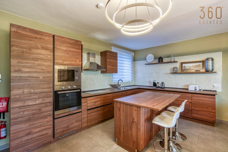 Kitchen or kitchenette, Dining area, dishwasher, minibar, oven, pet friendly