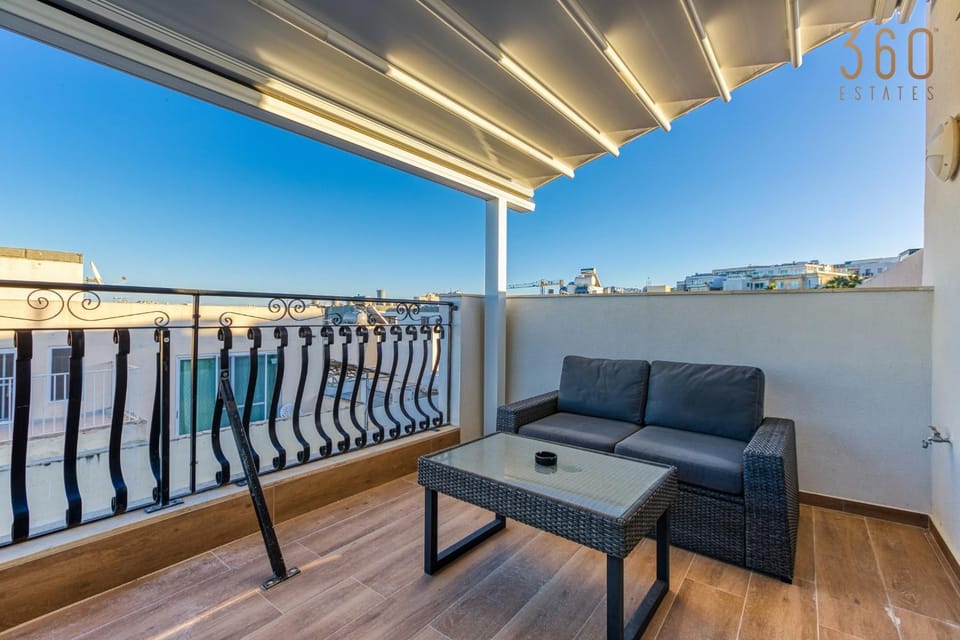 Patio, Day, Natural landscape, View (from property/room), Balcony/Terrace, Living room, Seating area, Mountain view, Sea view