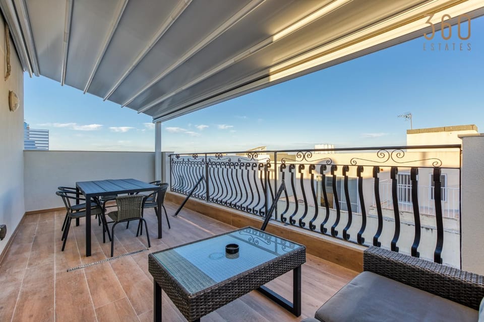 Patio, Day, Natural landscape, View (from property/room), Balcony/Terrace, Living room, Seating area, Dining area